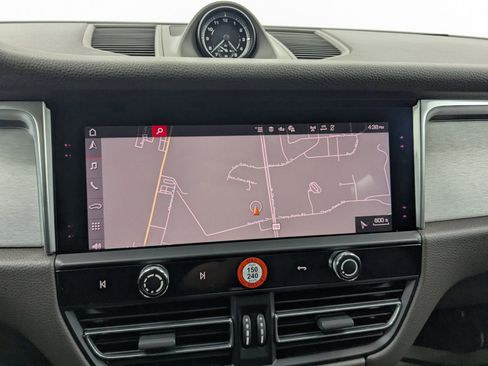 Certified 2026 Porsche Macan Turbo AWD/4WD image 20