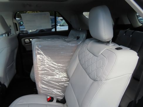 New 2026 Ford Explorer Platinum w/ LUX Leather Package image 16