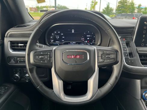 Used 2023 GMC Yukon XL SLT AWD/4WD image 15