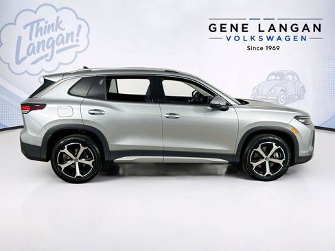 Used 2025 Volkswagen Tiguan SE AWD/4WD image 4