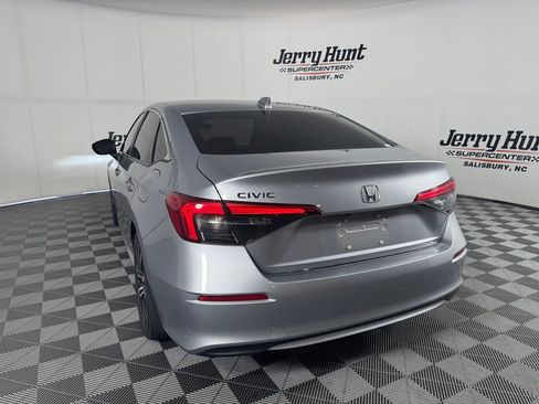 Used 2022 Honda Civic EX image 9