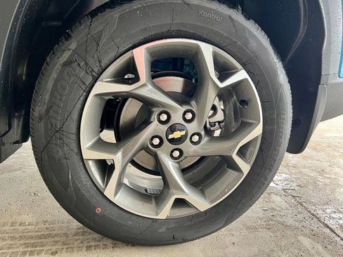 New 2025 Chevrolet Trax LT w/ Sunroof Package image 11