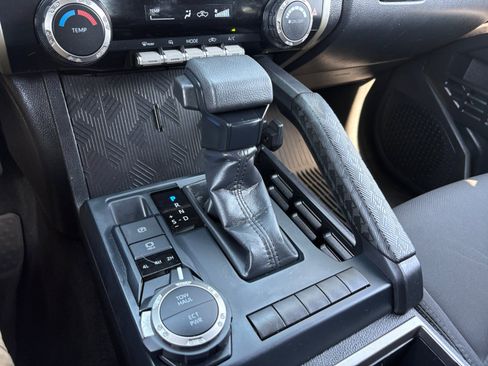 Used 2025 Toyota Tacoma SR5 AWD/4WD image 15