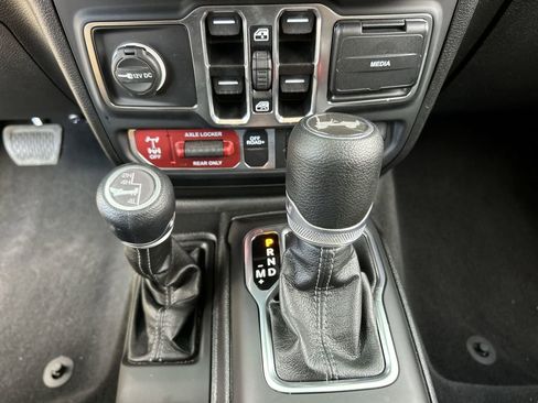 Used 2025 Jeep Wrangler Unlimited Sport AWD/4WD image 15
