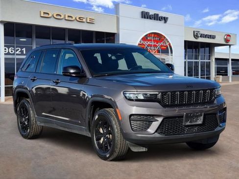 Used 2024 Jeep Grand Cherokee Altitude AWD/4WD image 2
