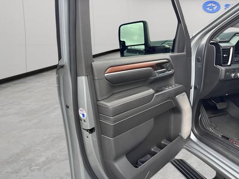 Used 2024 GMC Sierra 2500 Denali w/ Denali Reserve Package AWD/4WD image 9