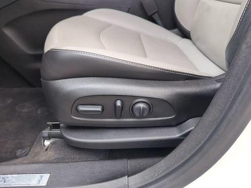 Used 2019 Chevrolet Equinox Premier FWD image 13