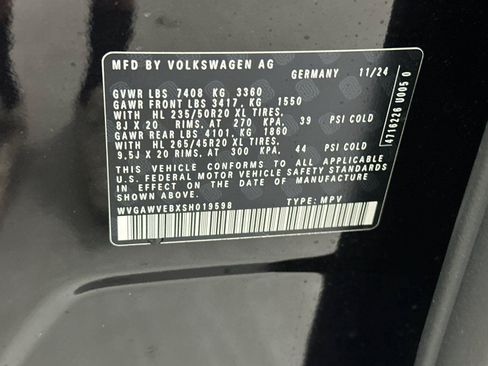 New 2025 Volkswagen ID. Buzz Pro S RWD image 28