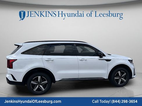 Used 2023 Kia Sorento EX w/ Panoramic Sunroof Package FWD image 4