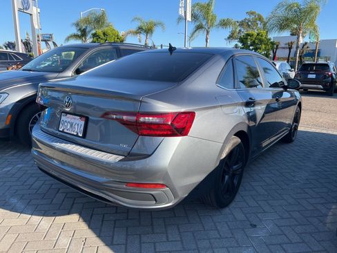 Used 2023 Volkswagen Jetta SE image 4