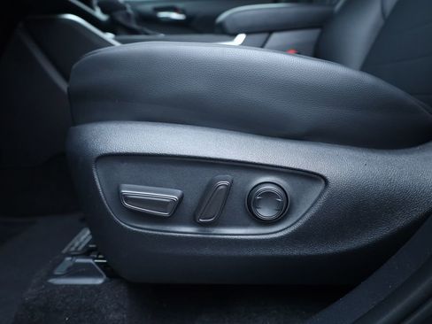 Used 2025 Toyota Highlander XLE image 27