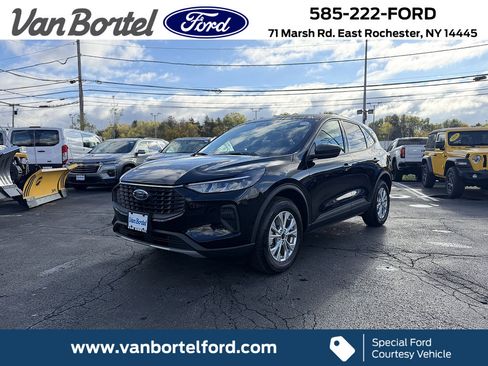 Used 2025 Ford Escape Active w/ Cold Weather Package AWD/4WD image 1