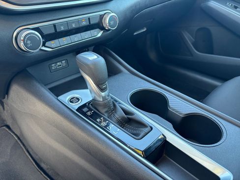 Used 2025 Nissan Altima 2.5 SV FWD image 41