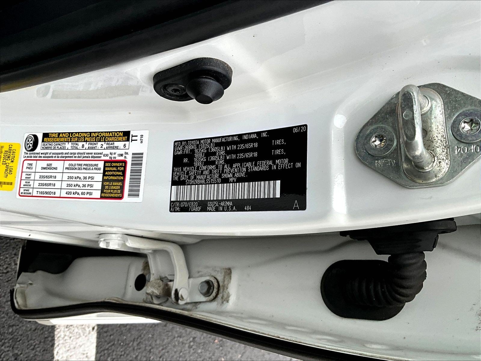 Used 2020 Toyota Highlander XLE AWD/4WD image 19