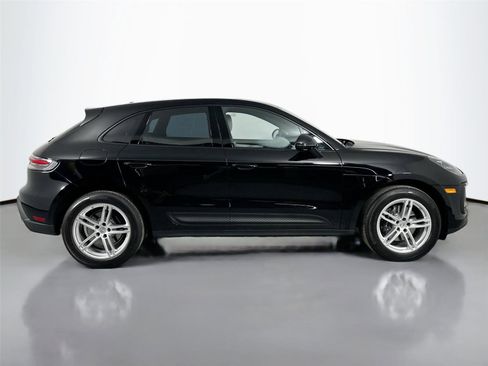 Certified 2024 Porsche Macan AWD/4WD image 8
