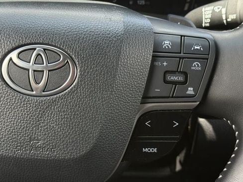 Used 2025 Toyota Camry SE FWD image 15