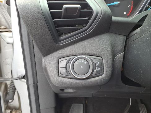 Used 2017 Ford Escape SE w/ Equipment Group 201A FWD image 5