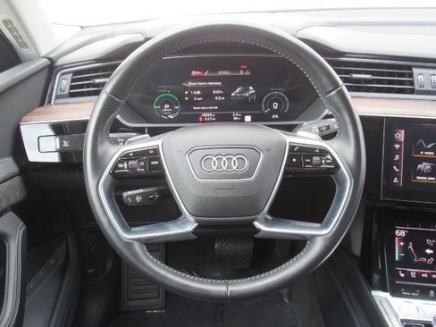Used 2019 Audi e-tron Prestige w/ Prestige Package image 39