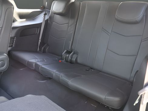 Used 2020 Cadillac Escalade Platinum AWD/4WD image 16