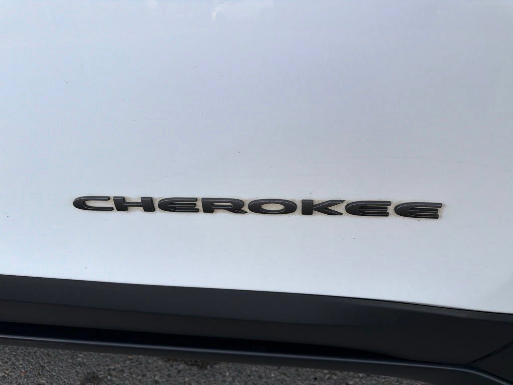 Used 2021 Jeep Cherokee Trailhawk w/ Comfort/Convenience Group AWD/4WD image 5