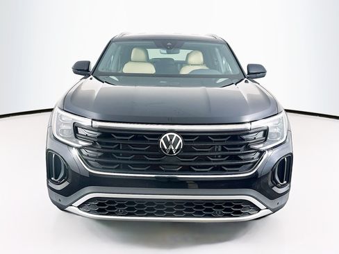 Used 2025 Volkswagen Atlas Cross Sport SE FWD image 2