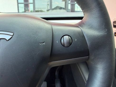 Used 2023 Tesla Model Y Long Range AWD/4WD image 17
