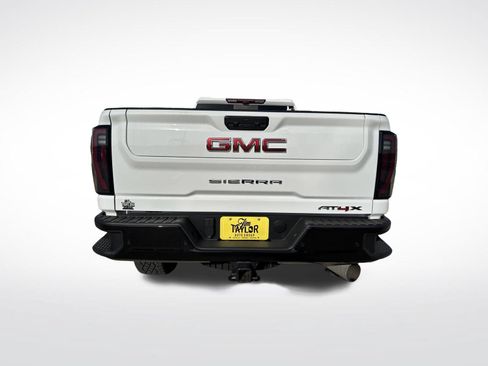 Used 2025 GMC Sierra 2500 AT4X AWD/4WD image 9