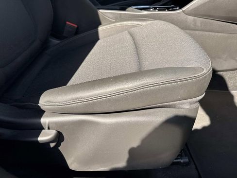 Used 2025 Buick Encore GX Preferred AWD/4WD image 12