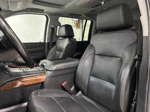 Used 2019 Chevrolet Suburban Premier AWD/4WD image 26