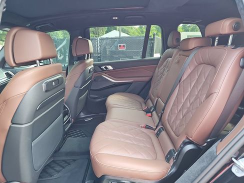 Used 2025 BMW X7 xDrive40i w/ Premium Package AWD/4WD image 27