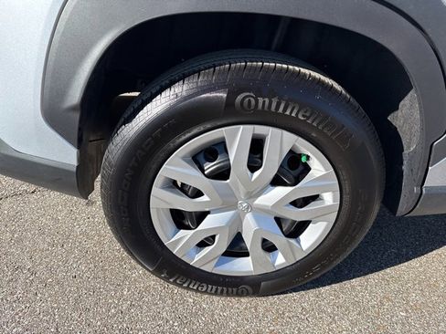 Used 2025 Toyota Corolla Cross L image 34