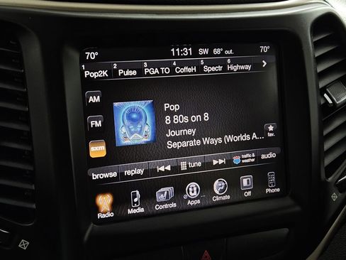 Used 2016 Jeep Cherokee Limited image 12