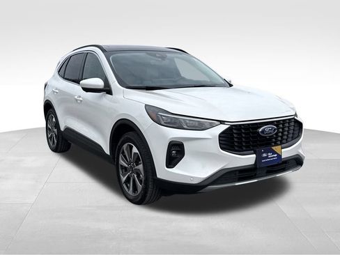 Certified 2025 Ford Escape Platinum w/ Premium Technology Package image 5