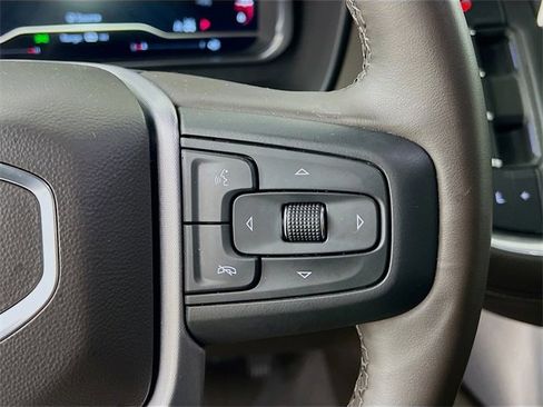 Used 2023 GMC Yukon SLT w/ SLT Luxury Package image 34