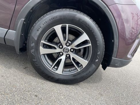 Used 2018 Toyota RAV4 XLE AWD/4WD image 12