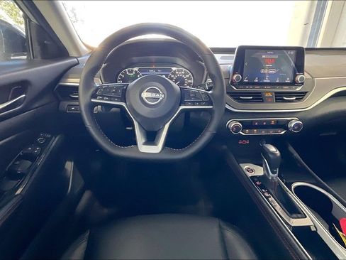 Used 2025 Nissan Altima 2.5 SR FWD image 5