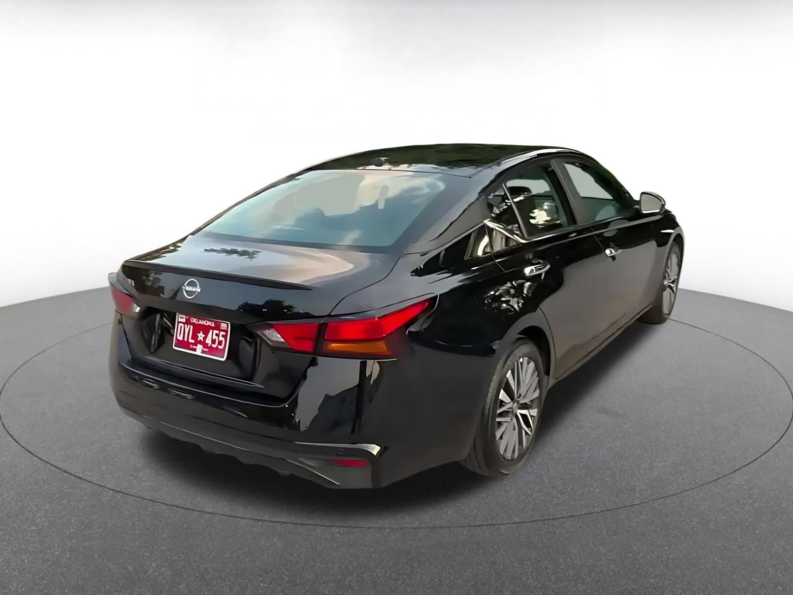 Used 2025 Nissan Altima 2.5 SV FWD image 13