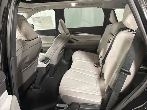 Certified 2026 INFINITI QX60 Luxe w/ Family Package image 28