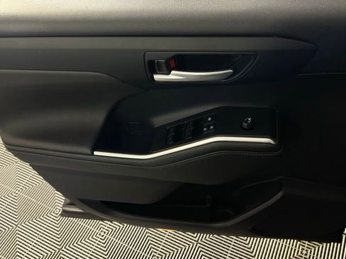 Used 2024 Toyota Highlander XLE image 23