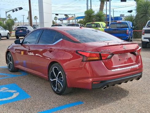Used 2023 Nissan Altima 2.5 SR w/ SR Premium Package image 4