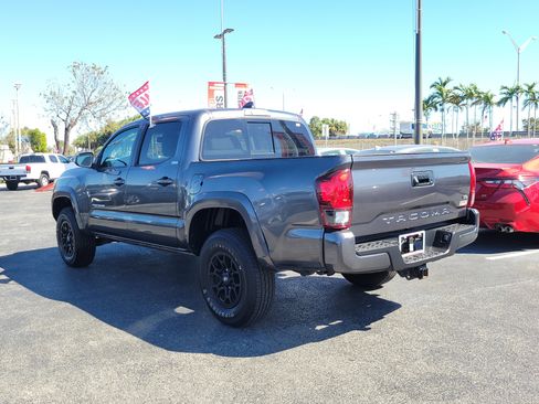 Used 2022 Toyota Tacoma SR5 w/ Technology Package image 8