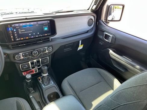 Used 2024 Jeep Wrangler Unlimited AWD/4WD image 14