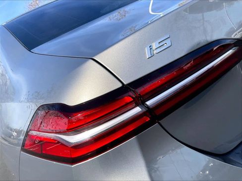 Certified 2025 BMW i5 xDrive40 w/ Premium Package image 31