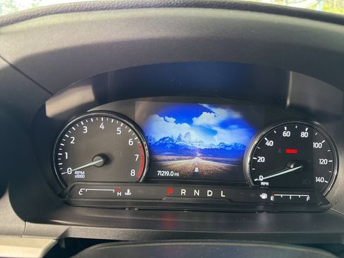 Used 2021 Ford Explorer XLT w/ Equipment Group 202A image 10