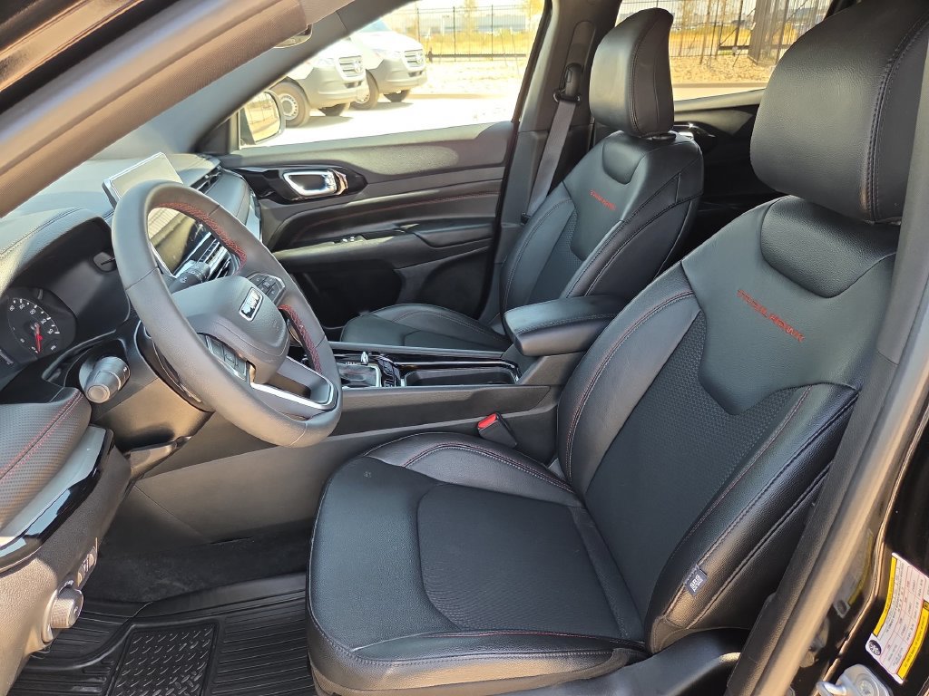 Used 2025 Jeep Compass Trailhawk AWD/4WD image 16