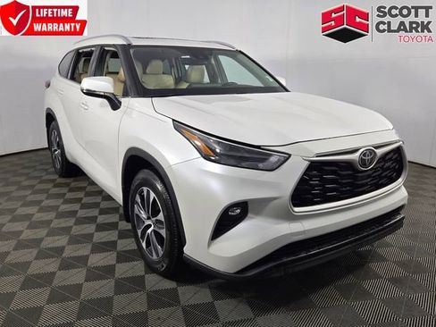 Used 2023 Toyota Highlander XLE image 1