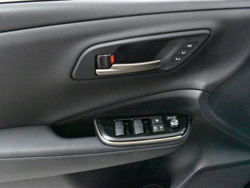 Used 2025 Toyota Crown Signia Limited image 19