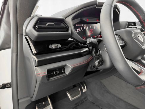 Used 2025 Lamborghini Urus SE AWD/4WD image 16