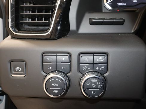 Certified 2025 GMC Sierra 3500 Denali Ultimate image 11