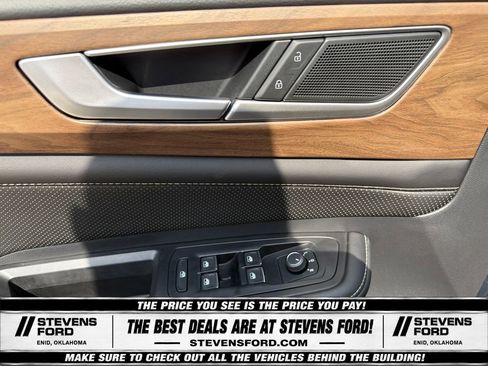 Used 2025 Volkswagen Atlas SE AWD/4WD image 18